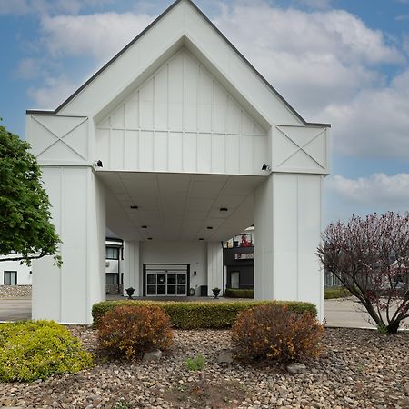 Prestige Vernon Hotel Exterior photo