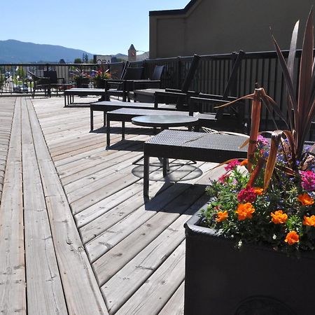 Prestige Vernon Hotel Exterior photo