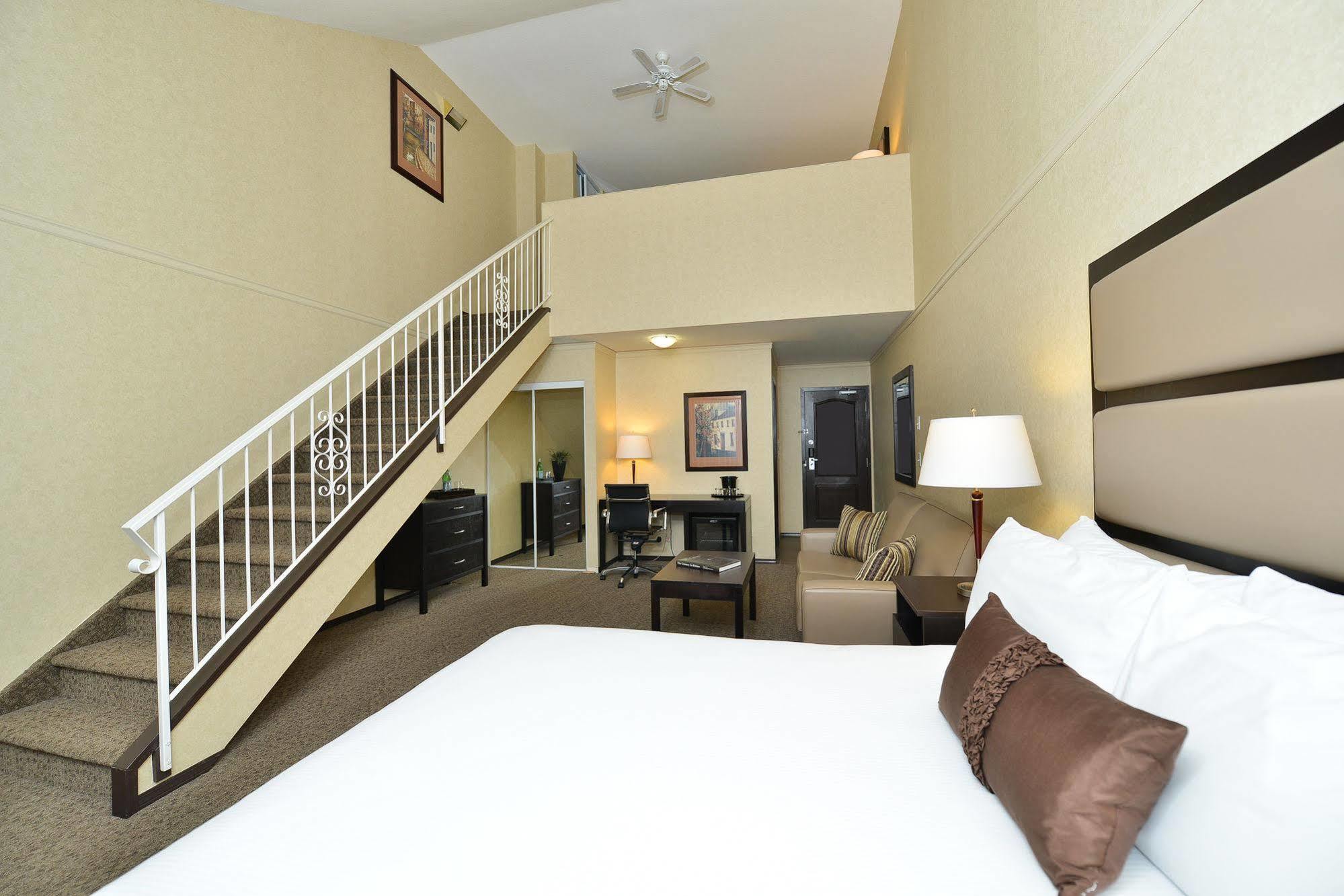 Prestige Vernon Hotel Exterior photo